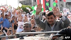 Ahmedinejad Beyrut'ta Binlerce Kişi Tarafından Karşılandı