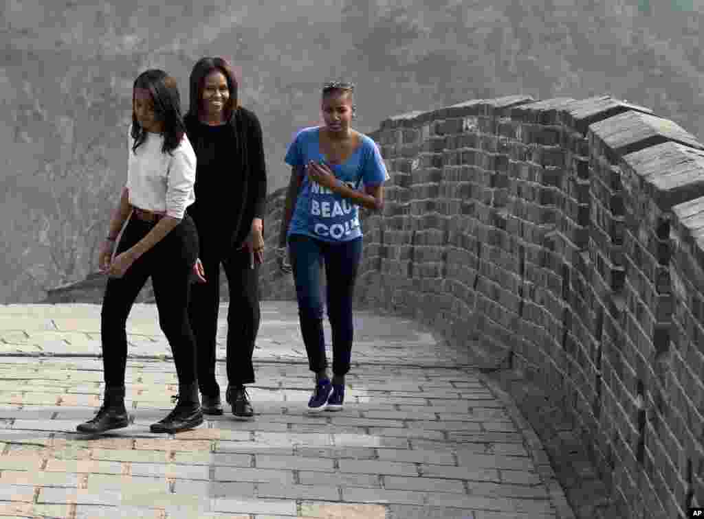 U.S. first lady Michelle Obama walks with her daughters Malia and Sasha as they visit the Mutianyu section of the Great Wall of China, March 23, 2014.