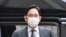 Lee Jae-yong, vice chairman of Samsung Electronics, arrives at a court for a trial on his bribery scandal involving former South Korean President Park Geun-hye, in Seoul on November 9, 2020. (Photo by Jung Yeon-je / AFP)