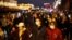 Người biểu tình tuần hành ủng hộ chính khách đối lập Alexei Navalny ở Saint Petersburg, Nga, ngày 21/4/2021. Ông Navalny đang tuyệt thực trong tù. REUTERS/Anton Vaganov