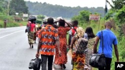 Familles ivoiriennes quittant Abobo