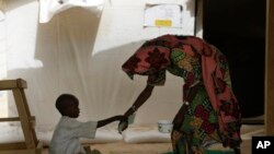 Un enfant rescapé d'une attaque des combattants Boko Haram est soigné à la clinqiue de Baga près ud lac Tchad, Nigeria