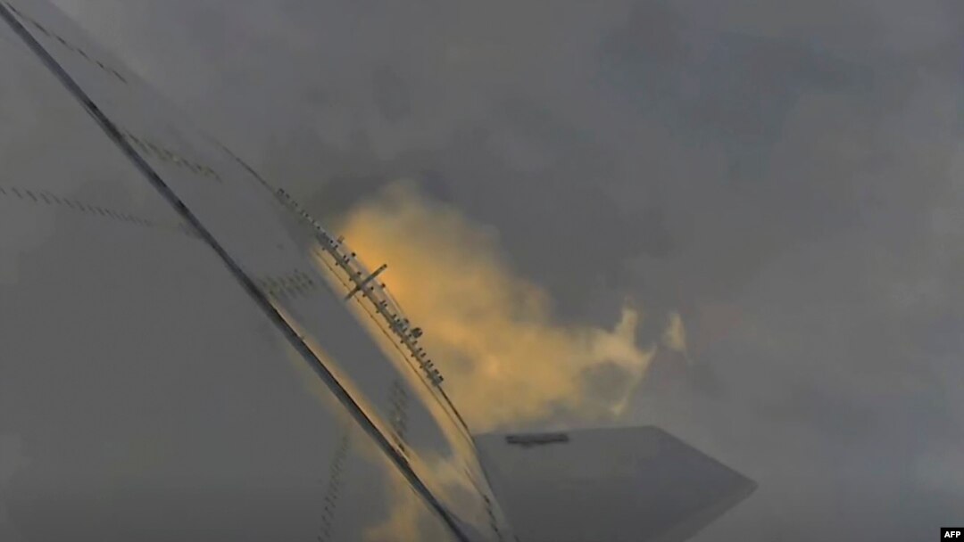 Starship SN11 dalam penerbangan uji coba di Texas, 30 Maret 2021 setelah sempat tertunda 24 jam. (SFP PHoto/SPACEX).
