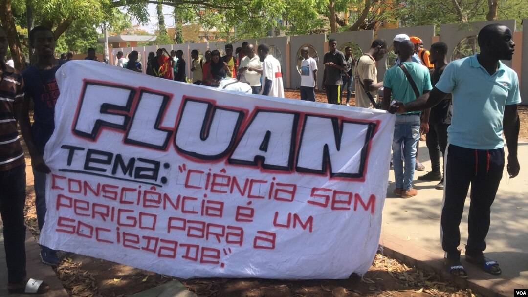 Estudantes protestam contra preço de propinas, Luanda, Angola (Foto de Arquivo)