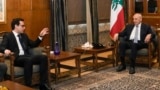 نبیه بری رئیس پارلمان لبنان (راست) در دیدار با استفان سژورنه، وزیر امور خارجه فرانسه - یکشنبه ۹ اردیبهشت ۱۴۰۳