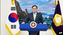 3일 한국 국회의장실에서 공개한 동영상에서 우원식 국회의장이 앞서 윤석열 대통령이 선포한 비상 계엄에 대해 연설을 하고 있다.