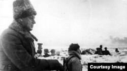 Константин Рокоссовский на боевой позиции в районе Сталинграда. 1942 год