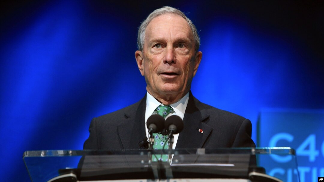 Mantan Walikota New York Michael Bloomberg berbicara dalam acara C40 cities awards di Paris, Desember 2015. (AP/Thibault Camus)