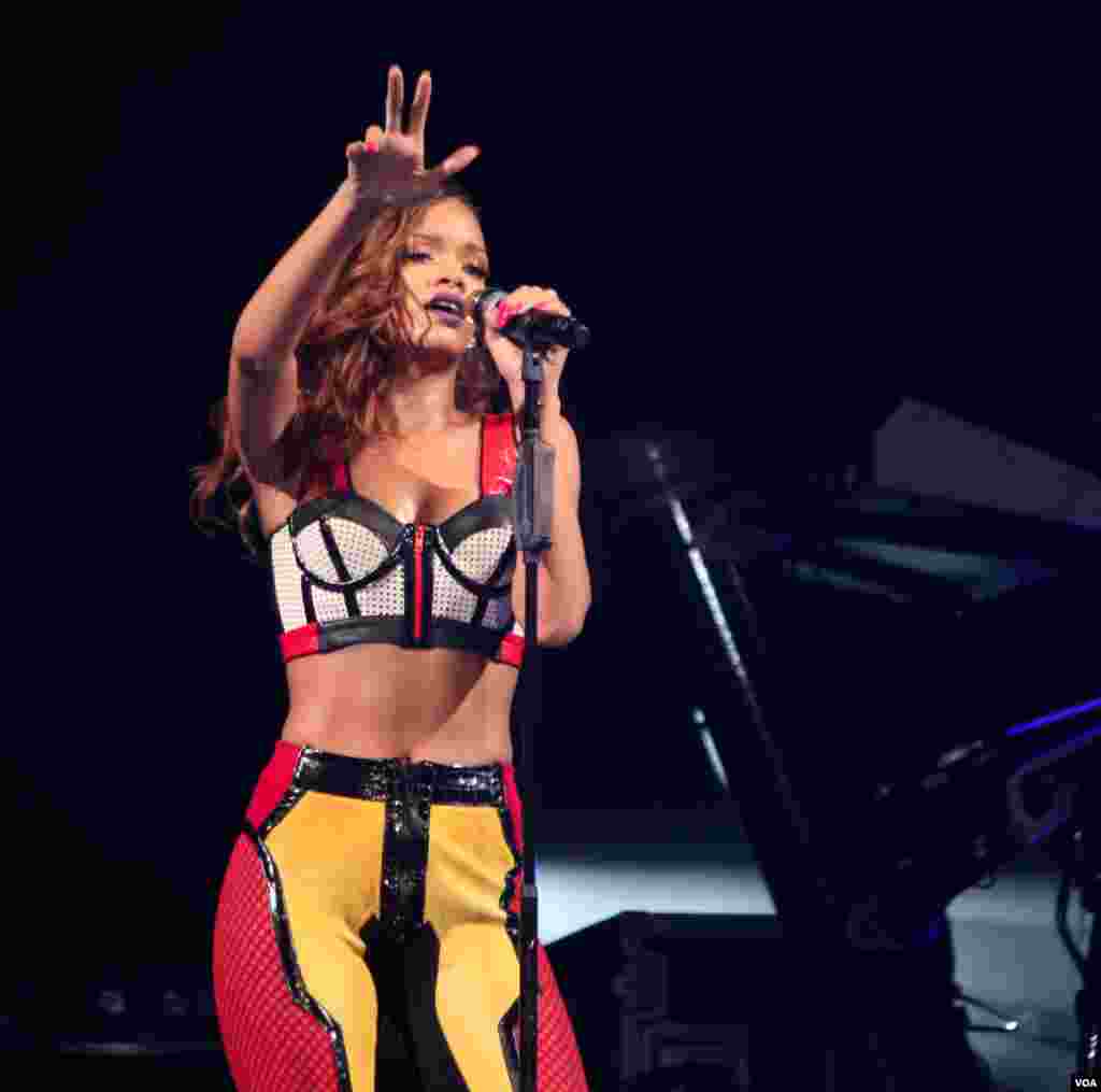 Rihanna durante su presentación en Washington, el lunes 29 de abril.