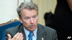 លោក Rand Paul ថ្លែង​នៅ​ក្នុង​កិច្ចប្រជុំ​របស់​លោក​ជាមួយ​នឹង​តំណាងរាស្ត្រ​រុស្ស៊ី​នៅ​ក្នុង​ក្រុង​មូស្គូ ប្រទេស​រុស្ស៊ី កាលពី​ថ្ងៃទី៦ ខែសីហា ឆ្នាំ២០១៨។