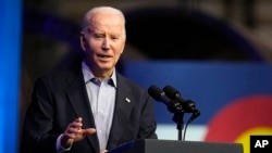 El presidente Joe Biden habla en CS Wind, el miércoles 29 de noviembre de 2023, en Pueblo, estado de Colorado, EEUU.