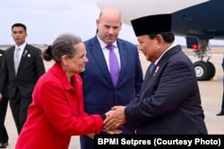 Presiden Prabowo Subianto tiba di Pangkalan Militer Andrews, Washington DC, Amerika Serikat, Minggu, 10 November 2024, disambut Dubes Amerika untuk Indonesia Kamala Shirin Lakhdhir dan sejumlah pejabat. (Foto: BPMI Setpres/Muchlis Jr)