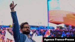 Chilean presidential candidate Gabriel Boric, from the Apruebo Dignidad party, gestures during his closing campaing rally in Santiago, Dec. 16, 2021, ahead of the presidential runoff election. 