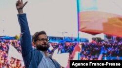 Chilean presidential candidate Gabriel Boric, from the Apruebo Dignidad party, gestures during his closing campaing rally in Santiago, Dec. 16, 2021, ahead of the presidential run-off election. 