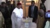 Le président Mahamadou Issoufou vote au second tour des présidentielles au Niger