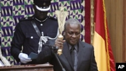 Ghana Vice President John Mahama is sworn in as new President of Ghana in parliament after the passing of the late Ghana President John Atta Mills in Accra, July 24, 2012. 