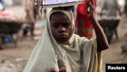 Une jeune fille dans le nord du Nigéria, région où les fillettes sont souvent enlevées et marriées de force (Photo Reuters)