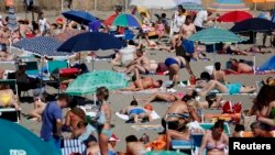 Sunbathers crowd the Ostia beach west of Rome on June 8, 2014.