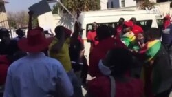 Zimbabweans Gather at Embassy in South Africa to Protest Against Corruption