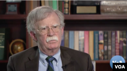 El asesor de seguridad nacional de la Casa Blanca, John Bolton, habla sobre su libro con Greta Van Susteren, de la Voz de América para el programa Plugged In. Captura de video.