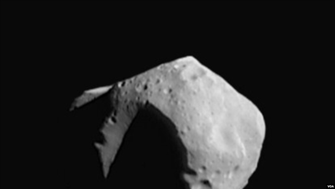 Salah satu asteroid Mathilde no. 253 yang mempunyai diameter sekitar 50 kilometer.
