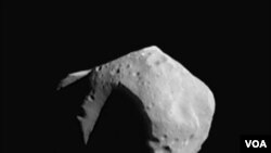 Salah satu asteroid Mathilde no. 253 yang mempunyai diameter sekitar 50 kilometer.