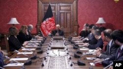 Delegasi AS bertemu Presiden Afghanistan Ashraf Ghani (tengah) di Kabul, Kamis (28/2). 