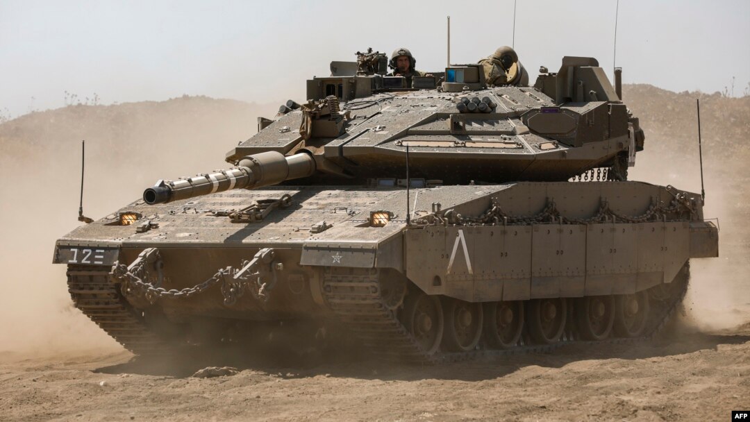 Израильский танк Merkava на аннексированных Израилем Голанских высотах 22 июня 2023 года.