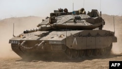 Израильский танк Merkava на аннексированных Израилем Голанских высотах 22 июня 2023 года.