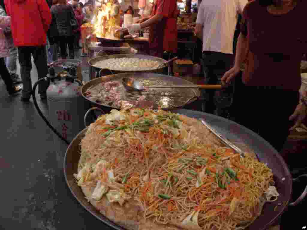 三大锅现煮的台湾小吃让人们恨自己只有一个肚子