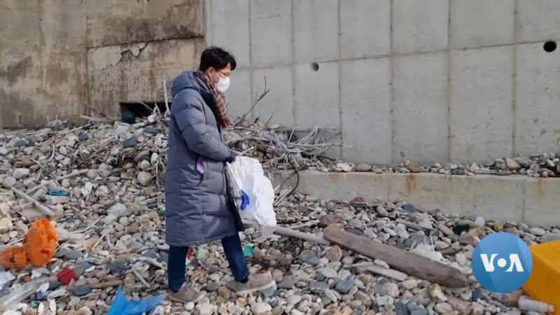 Garbage Hunters: Deciphering North Korea Through Its Trash