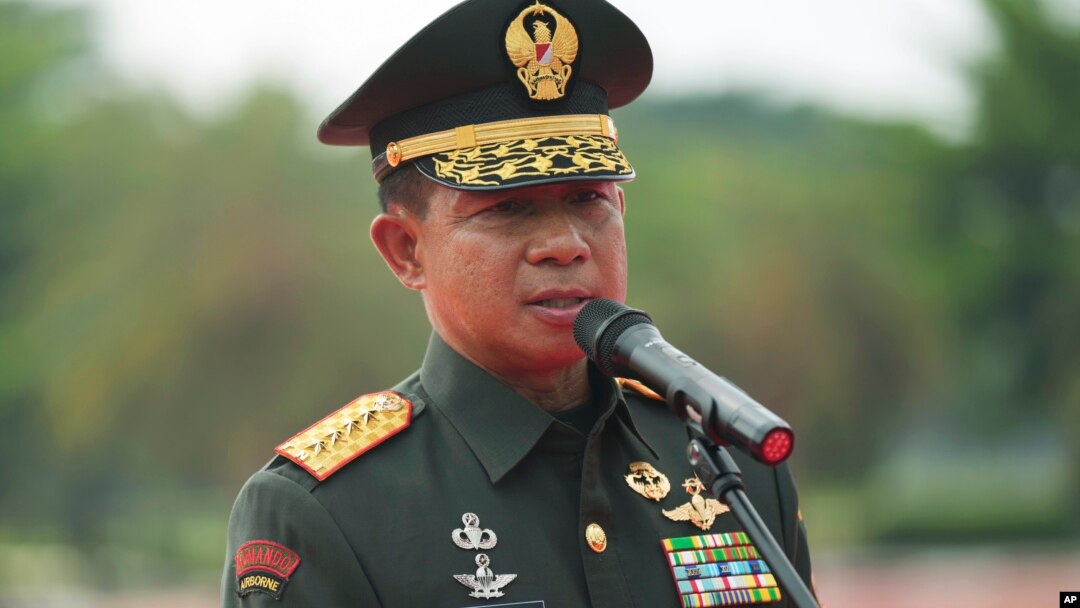 Panglima TNI Agus Subiyanto berbicara kepada media di Jakarta (foto: dok). 