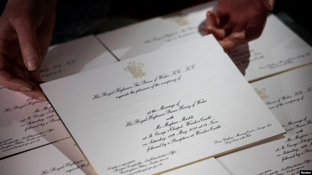 Undangan pernikahan Pangeran Harry dan Meghan Markle di Kastil Windsor pada Mei, di percetakan Barnard dan Westwood di London, 22 Maret 2018.