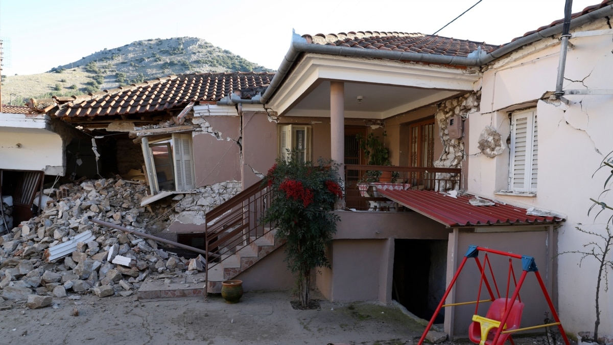 Strong Earthquake Shakes Central Greece, Felt in Balkans