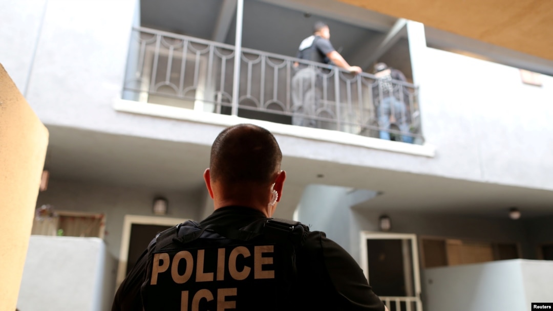 En la ciudad de Nueva York existen ya varias leyes que reducen la cooperación entre los funcionarios gubernamentales y las agencias que aplican las leyes migratorias. [Foto de archivo]