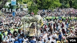 Así fue la procesión de la Divina Pastora, la más multitudinaria en Venezuela. [Foto: Fabiana Rondón, VOA]