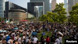 Student listen a lecture on democracy during the second day of a week-long class boycott that demands genuine democracy in Hong Kong, September 23, 2014.