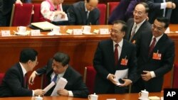 2013年3月5日，中国人大会议开幕式之后，习近平、李克强、王岐山和胡锦涛、温家宝。其中三人名列最近十位中国观察家心目中中国最有影响的五人榜。