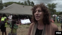 Dr. Laura Stachel, co-founder and executive director of the California-based We Care Solar, delivers solar panels to a hospital in Beatrice, Zimbabwe, Feb. 13, 2020. (Columbus Mavhunga/VOA)
