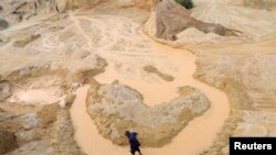 지난 2010년 중국 장시성의 희토류 채굴 현장 (자료사진)
