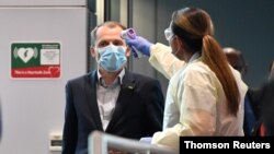 Passengers disembark from the first Qantas flight from Melbourne in Sydney, Nov. 22, 2020.