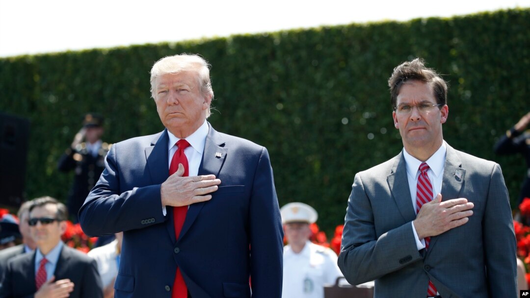 Tổng thống Mỹ Donald Trump và ông Mark Esper, hôm 25/7/2019.