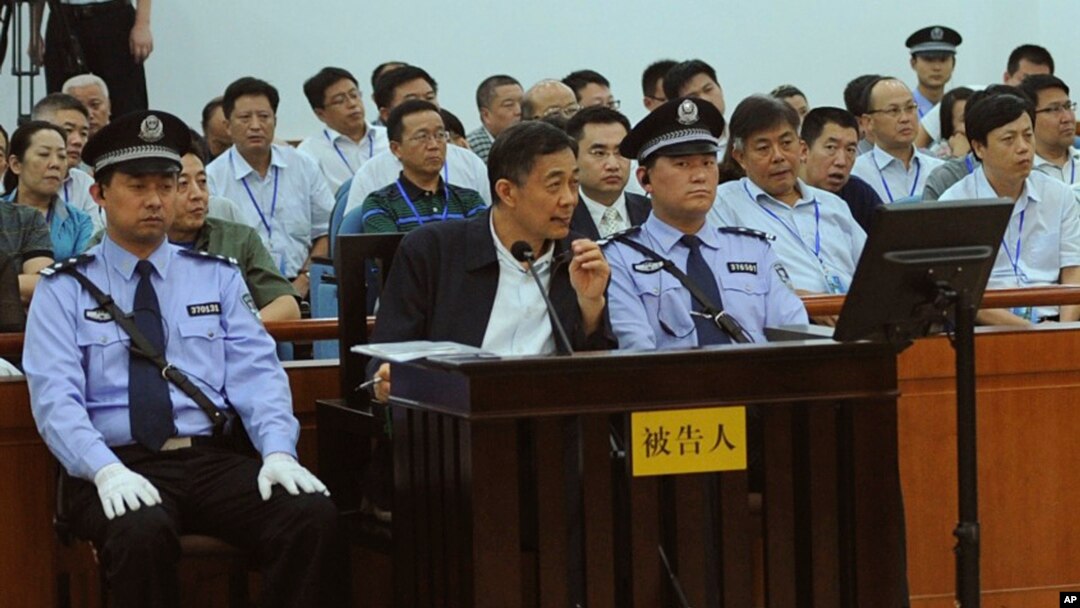 Mantan anggota Politibiro China, Bo Xilai, dalam sidang di pengadilan Jinan, provinsi Shandong, China (24/8).
