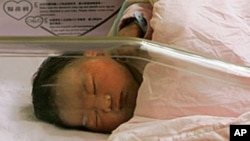 Nhiều phụ nữ từ Trung Quốc sang Hong Kong sinh con để tránh chính sách 1 con ở Trung Quốc