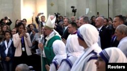 Pope Francis arrives to lead a mass at the Immaculate Conception church in Baku, Azerbaijan, Oct. 2, 2016. 