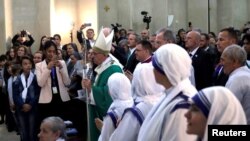 Папа Франциск (в центре). Баку, Азербайджан. 2 октября 2016 г.