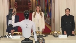 ڕۆبۆتێک میوانی خانمی یەکەمی ئەمەریکایە لە کۆشکی سپی 