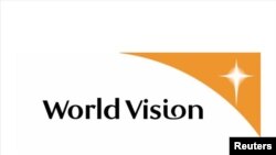 World Vision neENSURE vakabatana nemamwe masangano vakapa vagari veBangure kuBuhera Central dhamu neminda.