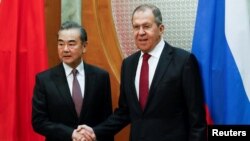 El ministro de Asuntos Exteriores de Rusia, Sergey Lavrov, se reunió con su homólogo de China, Wang Yi, en Sochi, Rusia, el 13 de mayo de 2019.