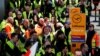 Para petugas keamanan di Bandara Cologne-Bonn berkumpul di meja check-in maskapai Jerman, Lufthansa, dalam sebuah mogok kerja yang diserukan oleh Verdi di bandara-bandara Duesseldorg, Cologne, dan Stutgart untuk memberi tekanan pada pihak manajemen dalam perundingan upah di Colog